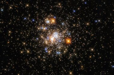 Superbe image du télescope spatial Hubble d'un amas globulaire scintillant