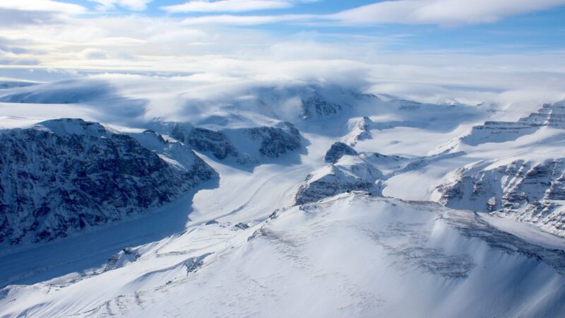 Un renversement récent découvert dans la réponse des calottes glaciaires du Groenland au changement climatique