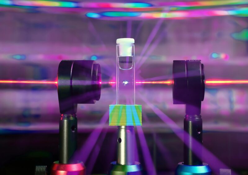 Les dons particuliers de l'orchestre de la nanophotonique : se tourner vers l'éclairage des nanoparticules afin de révéler des couleurs « interdites »