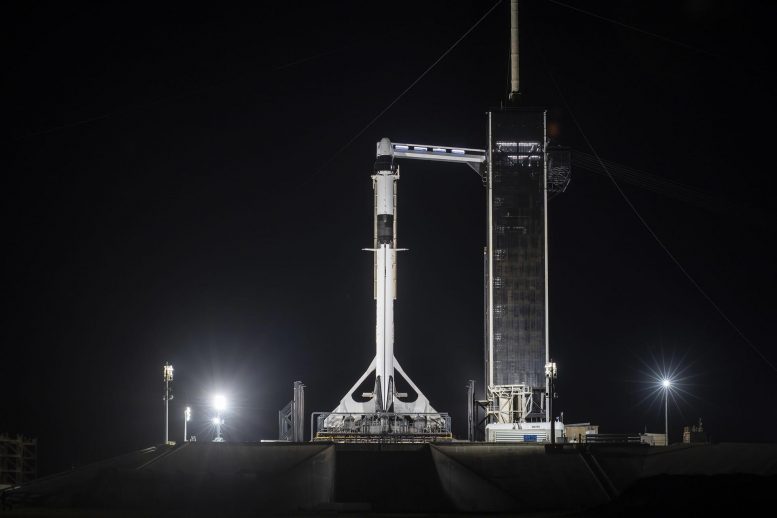 Fusée SpaceX Falcon 9 avec capsule Dragon