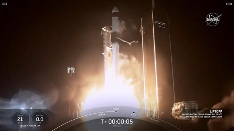 SpaceX Falcon 9 Rocket lance le vaisseau spatial Cargo Dragon