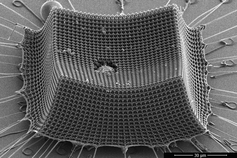 Matériau résistant aux chocs nanoarchitecturé