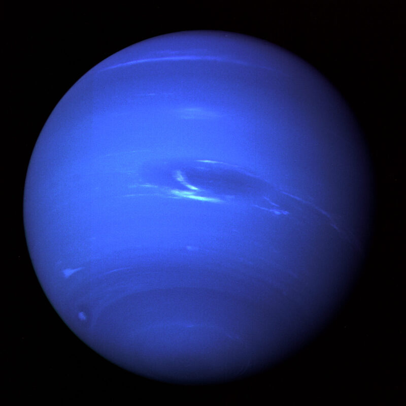 Comment les géants de glace comme Uranus et Neptune maintiennent-ils leurs champs magnétiques ?