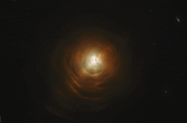 Le télescope spatial Hubble célèbre Halloween avec une étoile de carbone brillante