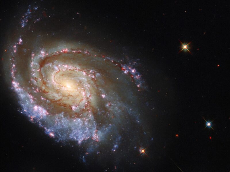 Hubble capture de brillants feux d'artifice cosmiques