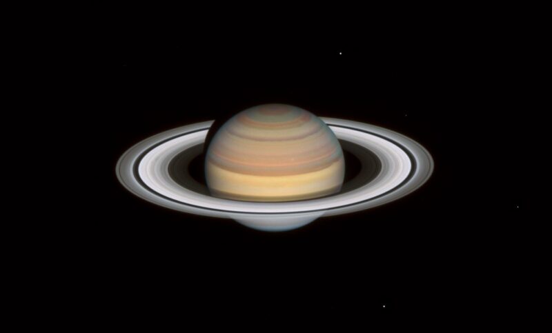 Hubble Saturn 2021