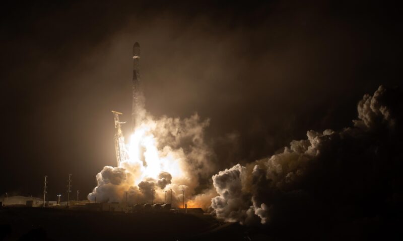 SpaceX Falcon 9 Rocket lance le DART de la NASA : première mission de test pour défendre la planète Terre