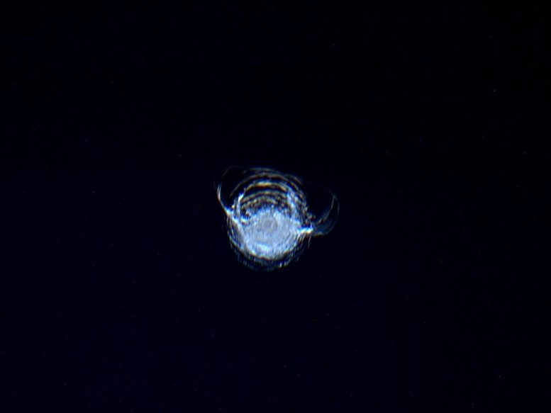 Fenêtre coupole de la station spatiale Impact Chip