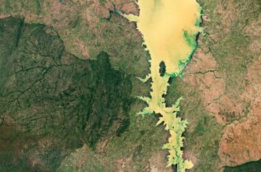 Vue magnifique sur le lac Kainji, au Nigeria depuis l'espace