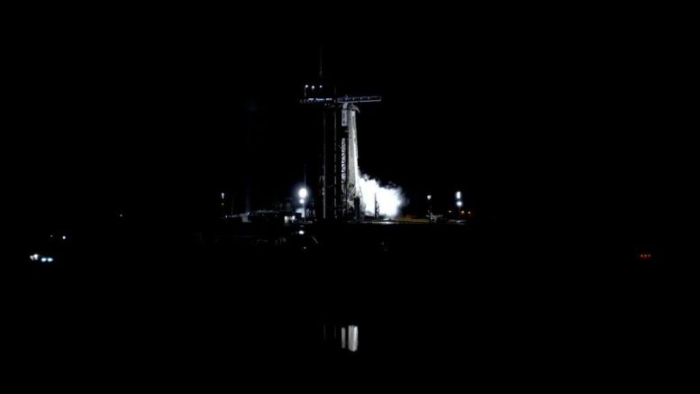 La fusée SpaceX Falcon 9 avant le lancement de Crew-3