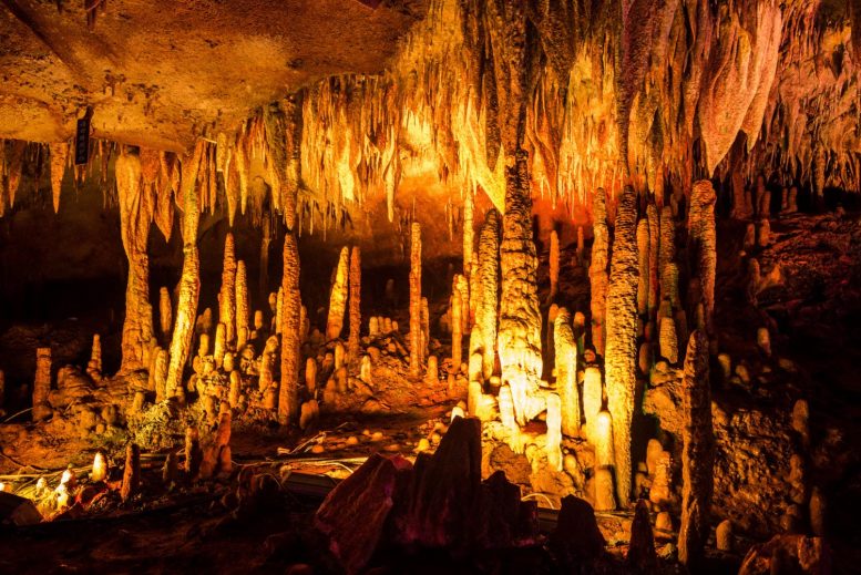 Grotte des stalagmites de Shennong