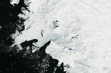 Glacier Kjer, hier et aujourd'hui - Changement dramatique au cours des dernières décennies