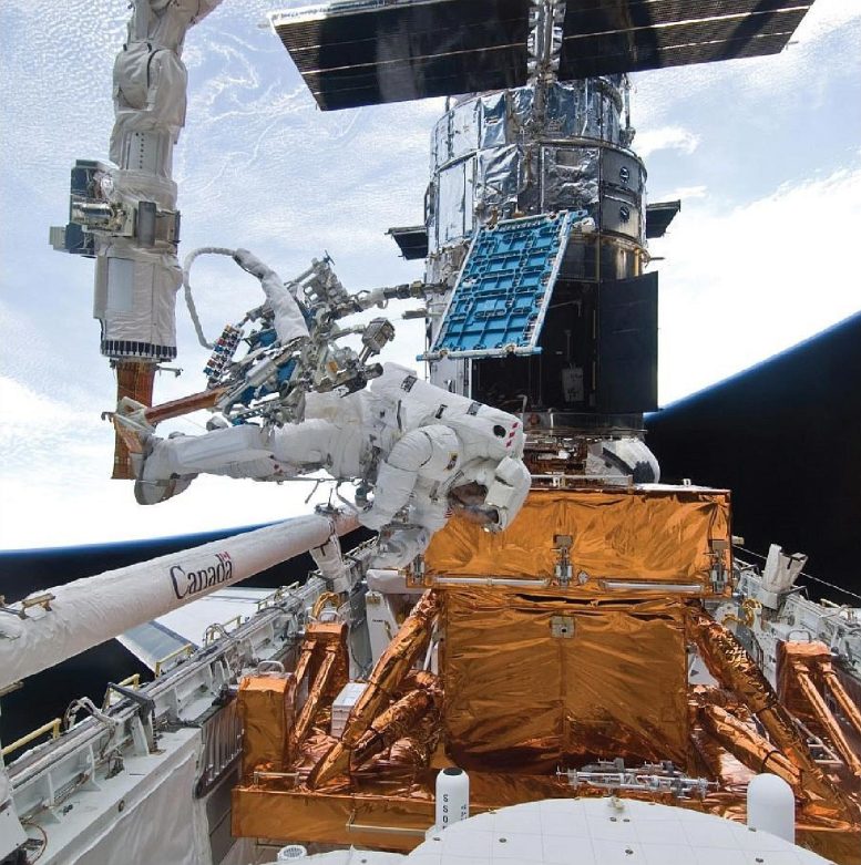 L'astronaute Mike Good Télescope spatial Hubble