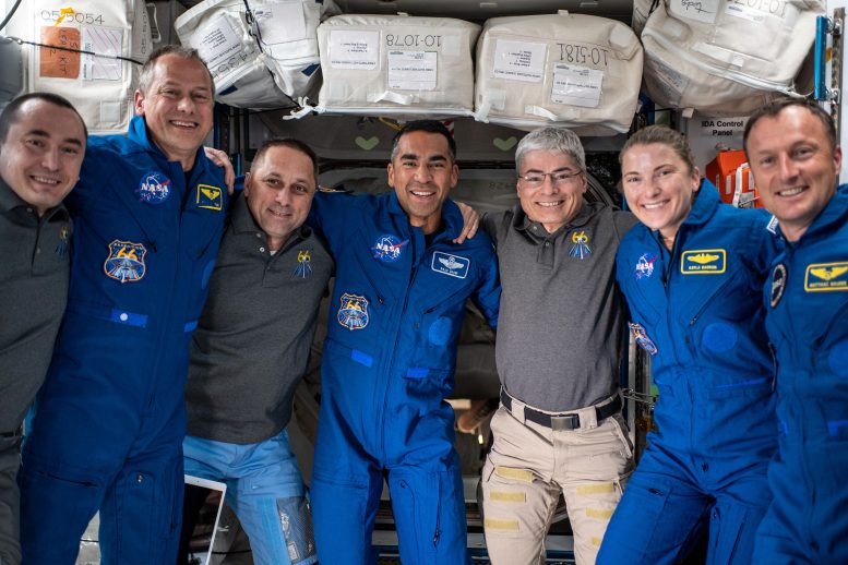 Photo de l'équipage de l'Expédition 66 ISS