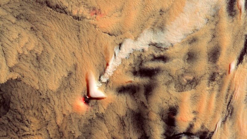 Mont Michael, Volcano Track ou Plume ?  Un stratovolcan actif de 1 000 mètres de haut fait un spectacle