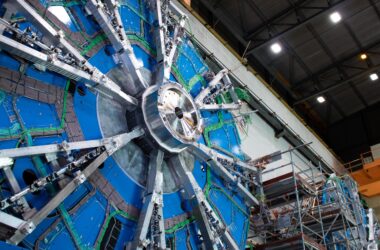 Détecteurs avancés pour une nouvelle ère de la physique d'ATLAS dans le grand collisionneur de hadrons