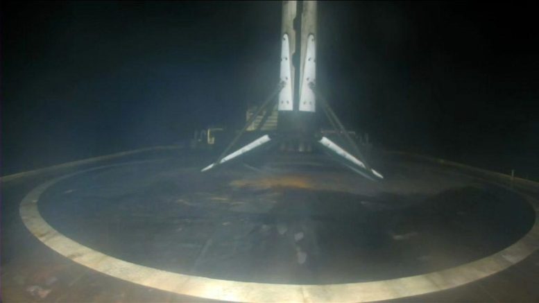Le premier étage de la fusée Falcon 9 de SpaceX atterrit
