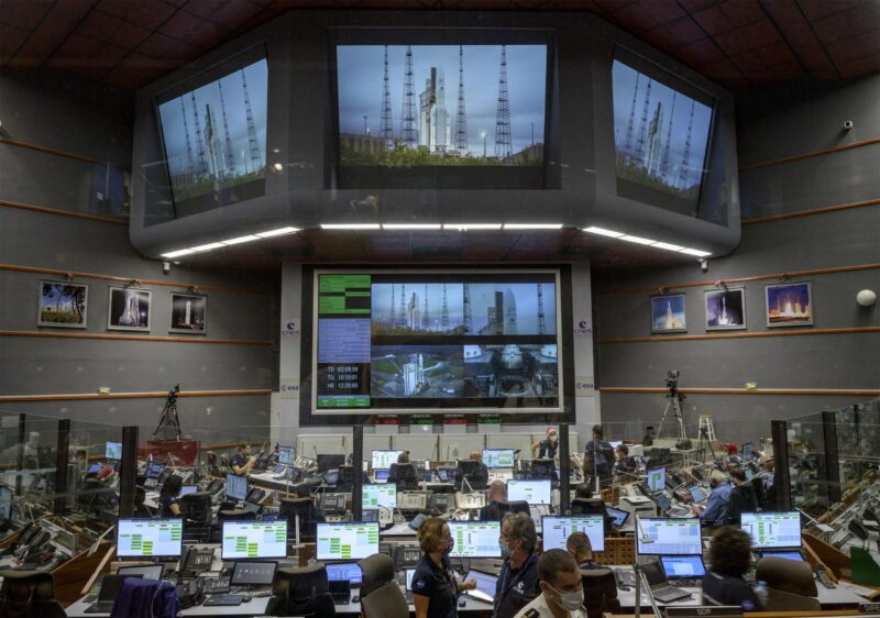 Chronologie du lancement du télescope spatial James Webb au fur et à mesure