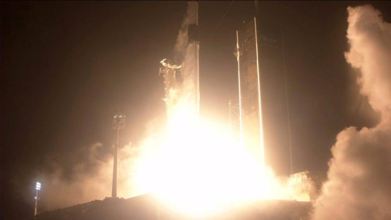 Décollage du dragon cargo SpaceX Falcon 9