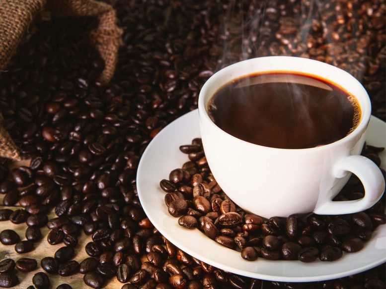 Tasse et grains de café