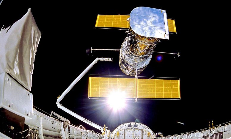 Le télescope spatial Hubble est déployé