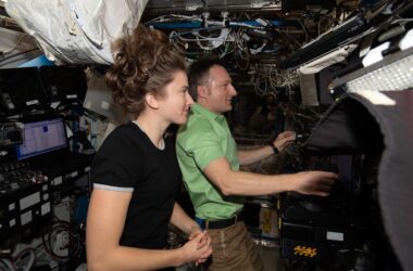 Journée chargée pour la recherche en biologie à bord de la station spatiale : les préparatifs des sorties dans l'espace se poursuivent