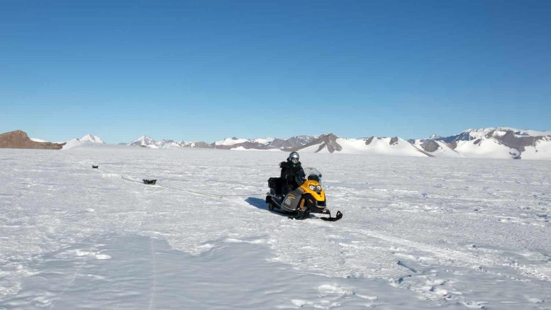 Etude par radar pénétrant la glace des lacs sous-glaciaires