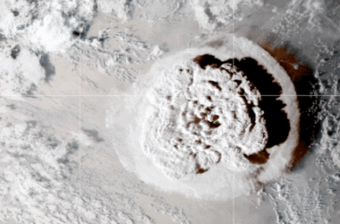 L'île de Hunga Tonga oblitérée - Les satellites de la NASA captent une explosion massive