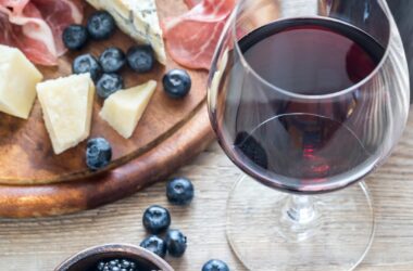 Les personnes atteintes de la maladie de Parkinson dont le régime alimentaire est riche en baies et en vin rouge peuvent vivre plus longtemps