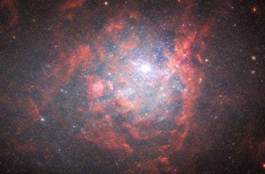 Le télescope spatial Hubble revisite une curiosité galactique