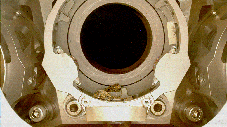 Des débris obstruent le carrousel de bits du rover Mars Perseverance de la NASA après le dernier prélèvement d'échantillons.