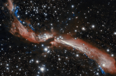Des images claires comme du cristal de jeunes jets stellaires se déplaçant latéralement, capturées par le système d'optique adaptative du télescope Gemini Sud.