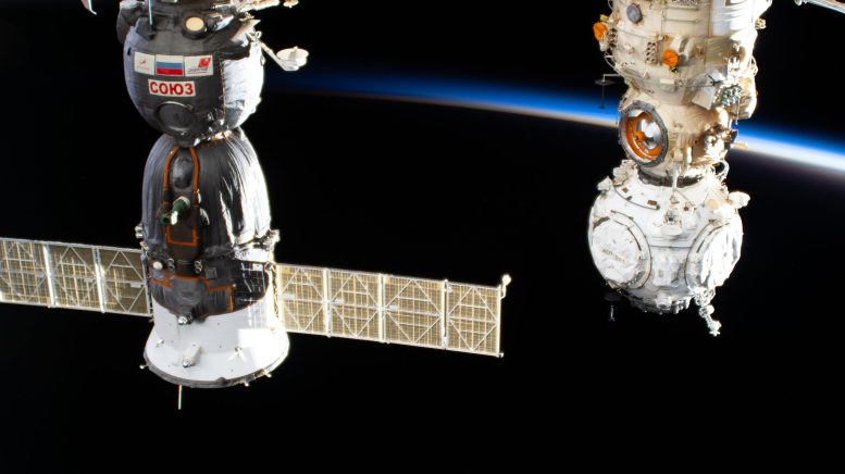 Le vaisseau d'Ã©quipage Soyouz MS-19 et le module d'amarrage Prichal se mettent en orbite autour de l'ISS