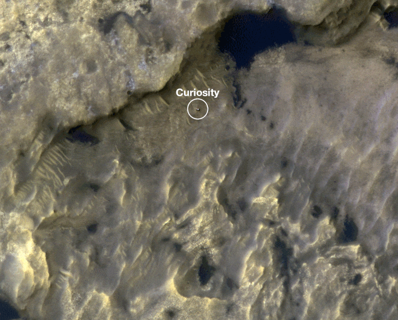HiRISE observe le voyage de Curiosity à travers l'unité d'argile.