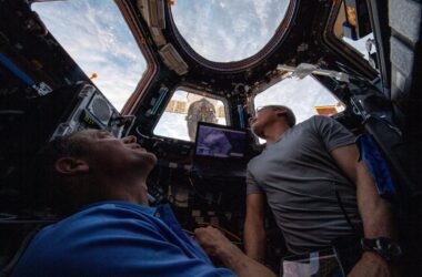 Recherches passionnantes sur la station spatiale alors que deux missions cargo sont sur le point d'être lancées