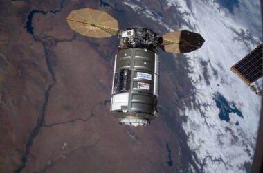 L'équipage de la Station spatiale internationale se prépare pour les missions de fret russes et américaines
