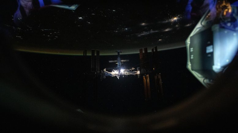 ISS Station spatiale internationale Terre de nuit