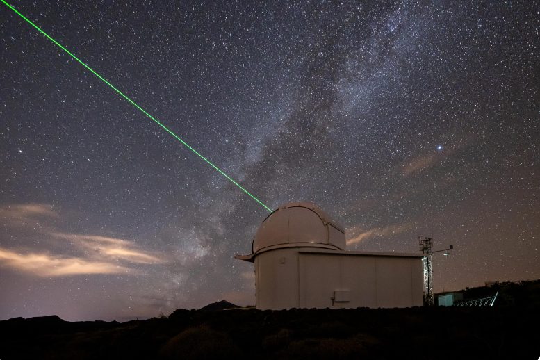 Station de télémétrie laser à Tenerife Laser vert