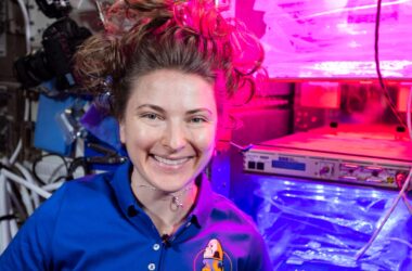Physique avancée et recherche humaine : l'équipage de la station spatiale se prépare à une paire de sorties dans l'espace