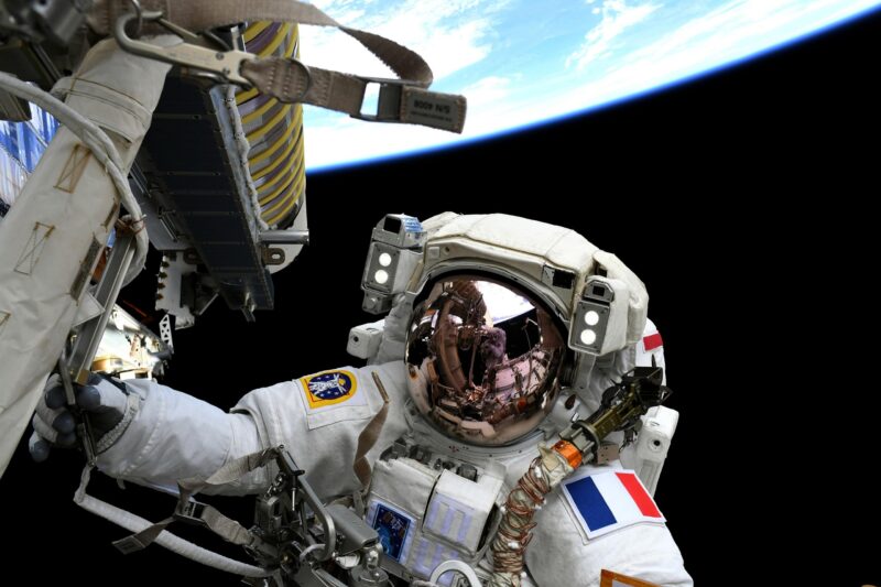 Un astronaute de la NASA poursuit sa mission record en préparant sa sortie dans l'espace