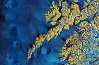 Explorer la Terre depuis l'espace : Vue majestueuse des Lofoten, Norvège [Video]