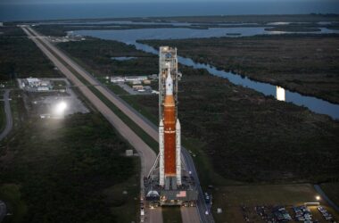 Premier lancement de la gigantesque fusée lunaire Artemis I de la NASA
