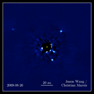 Quatre super-jupiters en orbite autour de la jeune étoile