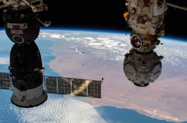La NASA couvrira en direct le retour record d'un astronaute américain à bord d'un vaisseau spatial russe.