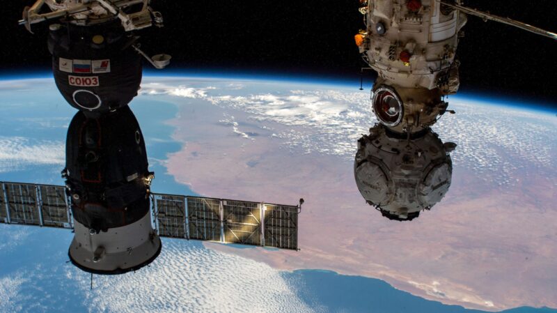 La NASA couvrira en direct le retour record d'un astronaute américain à bord d'un vaisseau spatial russe.