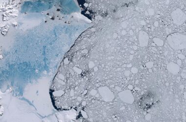 La glace de mer qui ralentissait le flux des glaciers de l'Antarctique se brise brusquement en seulement 3 jours