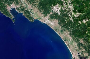 Explorer la Terre depuis l'espace : Carrara, Italie [Video]