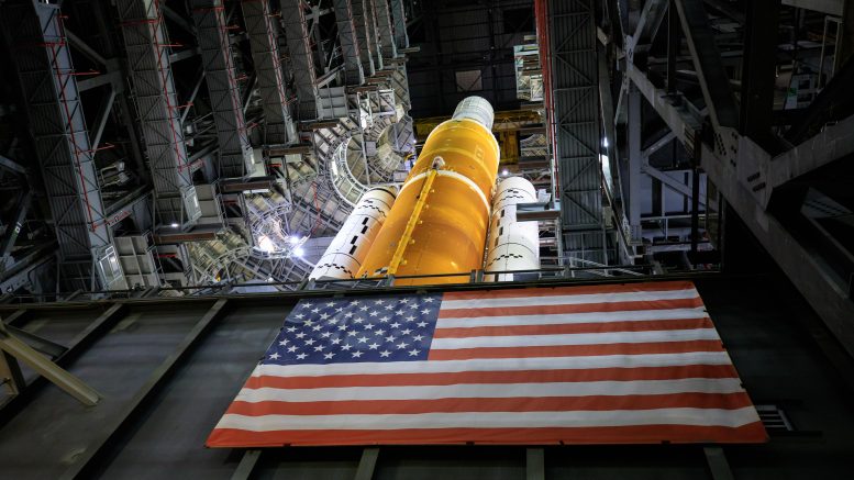 Drapeau américain de la NASA pour la fusée SLS Artemis I