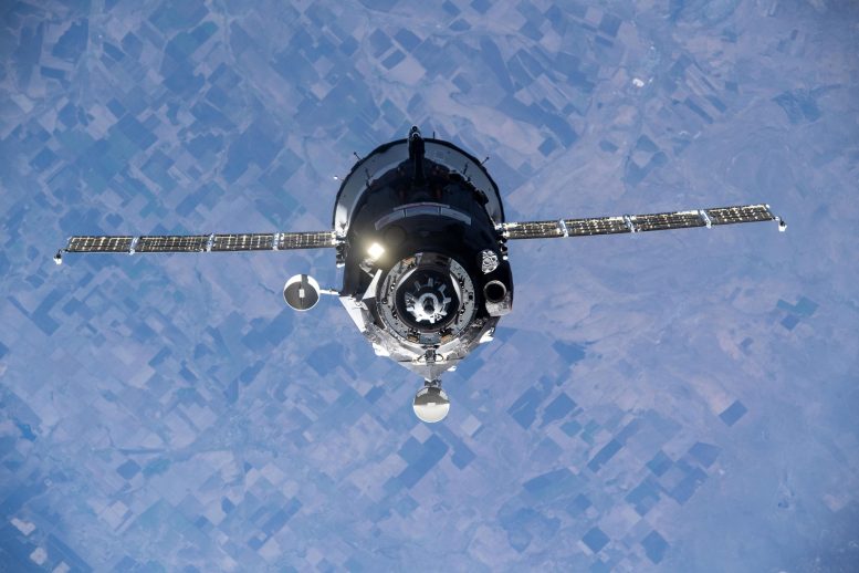 Arrivée de Soyouz MS-19 à l'ISS