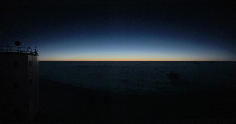 Crépuscule de la station de recherche Concordia